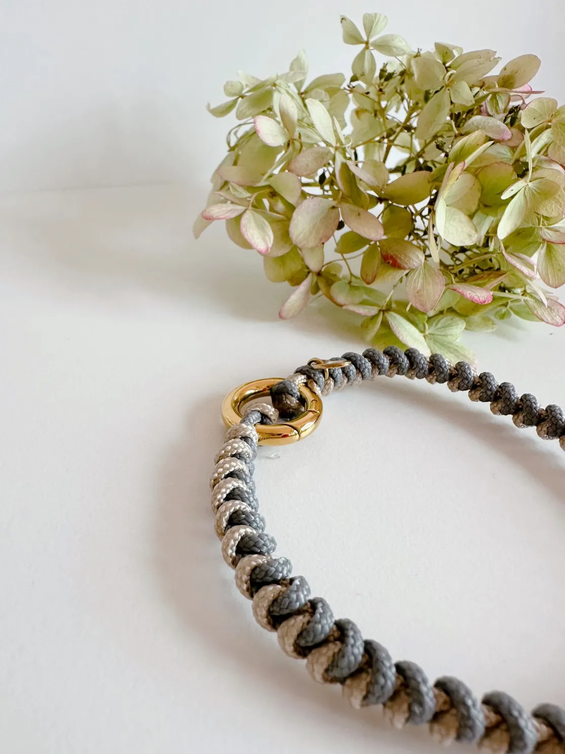 ohrangerie Limited Edition | Graue Stücke<Geknüpftes Armband aus Segeltau, beige/grau
