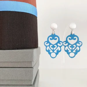 ohrangerie Blaue Stücke | Ohrringe Aus Horn<"Alpenveilchen" aus Horn, himmelblau
